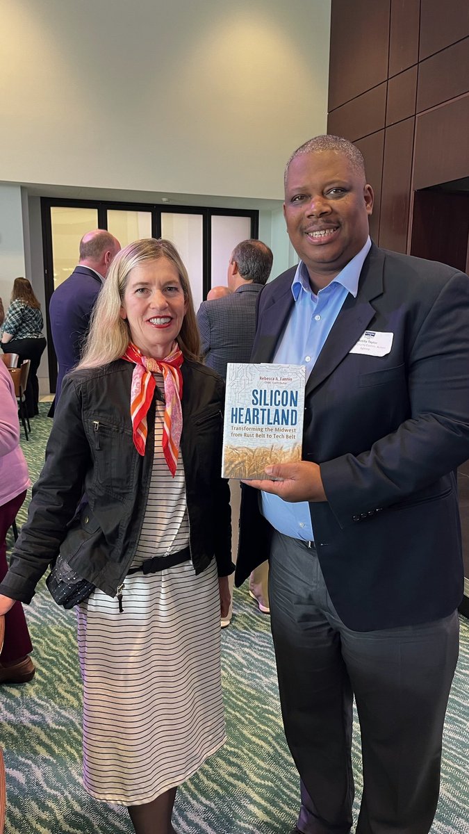 After a great keynote at @LoCoChamber Economic Summit and brief conversation about the 'Digital Divide' and potential widening 'Economic Divide' from technology advances, I look forward to reading @rfannin latest book 'Silicon Heartland' #TechSolutions #AI