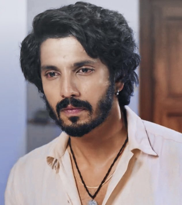 Look at this cap & His eyes 👏
The potential He hold will definitely deserves a Big platform
@kanwardhillon_ You ate it ,nailed it , slayed it, aced it 🙇‍♀️ You literally owned The screen couldn’t help to shred our tears with You 😭🫶❤️ 
#SachinDeshmukh #kanwarDhillon #UdneKiAasha