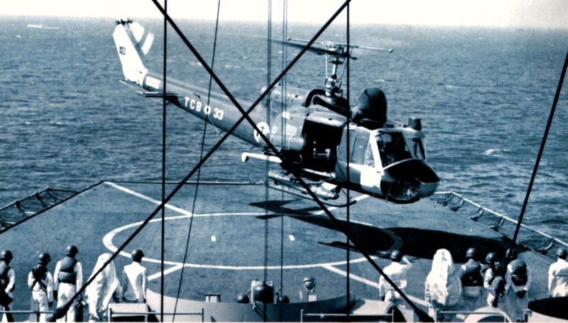 Naval helicopters 🚁 #AB204AS TCB-33 (1972-2006) 📷 September 1973 First landing and take-off from the #TCGDonatan A583 ex #USSAnthedon AS24 @tcsavunma 🇹🇷
