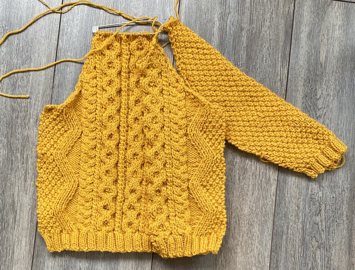 etsy.com/uk/shop/scotti…
Managed to complete the back, one front and one sleeve completed for this little Mustard coloured child jacket 
#MHHSBD #firsttmaster #CraftBizParty