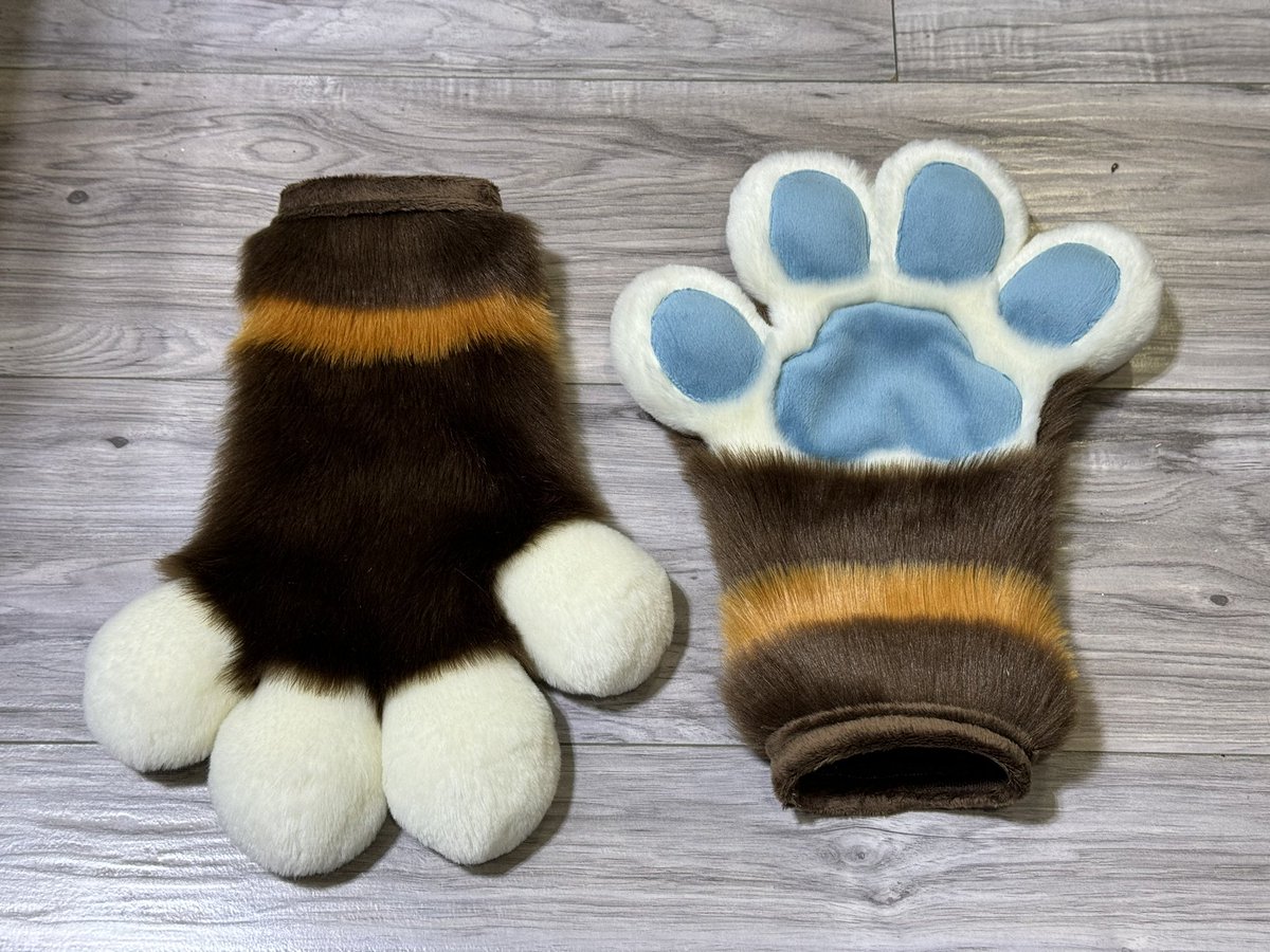 Paws for Ash on this #WildDogWorksWednesday ✨

#furry #fursuit #fursuitmaker #wilddogworks