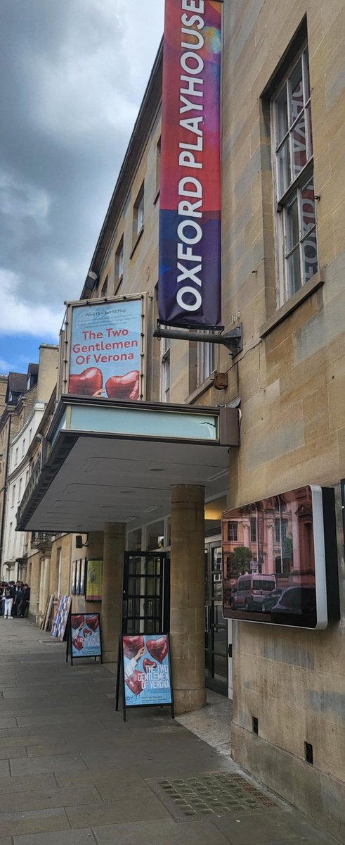 Wishing all the wonderful students @OxUniStudents appearing in tonight's curtain raiser @OxfordPlayhouse the very best and we hope you have a wonderful time entertaining your audiences for the next 4 nights!