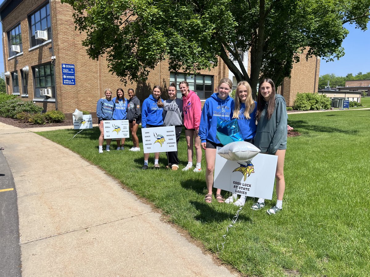 The ladies are off and running! Big blue here they come!