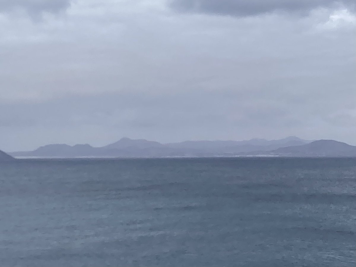 Making the most of a cold, cloudy day in Lanzarote 😭… could see Fuerteventura from the harbour 🙃