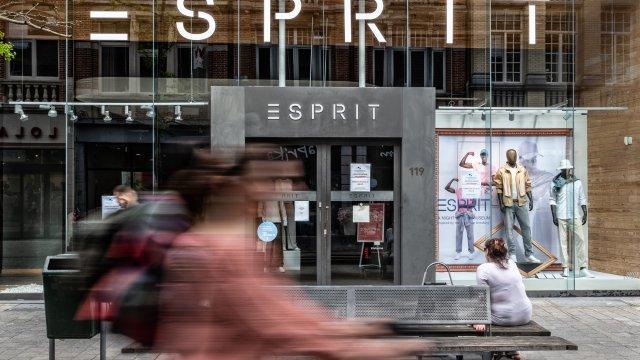 La chaîne de magasins Esprit dépose le bilan en Europe lecho.be/entreprises/te…