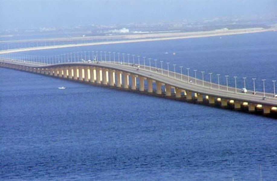 في أعلى إحصائية منذ افتتاح الجسر ..

جسر الملك فهد يسجل العام الماضي مرور 30 مليون مسافر وأعلى معدل للمسافرين بشكل يومي تجاوز 180 ألف مسافر.

-
