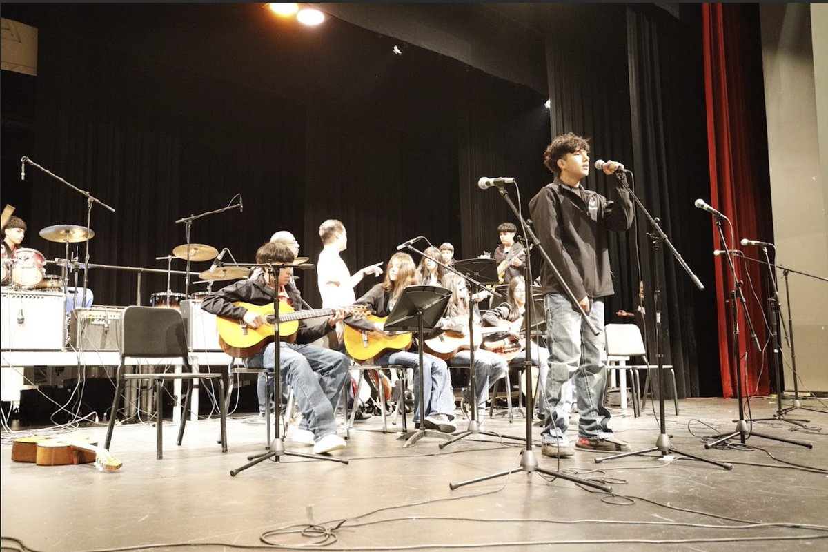 Students get to be rockstars for a few minutes. That’s how Seagoville High School's modern band and fine arts director, Rodney Dittmar, explained the experience of students coming together for the Dallas ISD Modern Band All-City Jam. @SHSDragonsDISD ➡️bit.ly/3QIbE2P