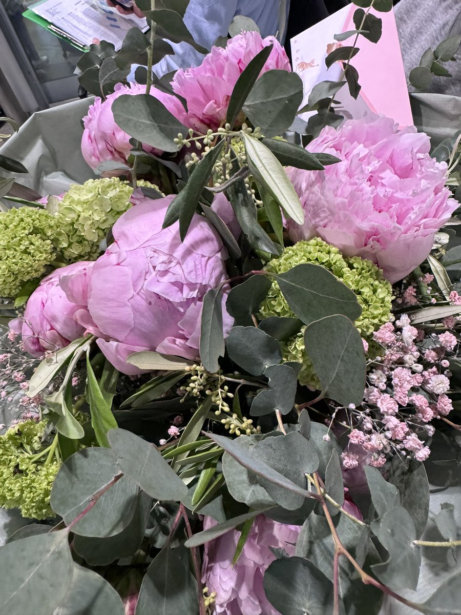 ,,, GN From Switzerland นะครับทุกคน😊 ,,,

.
.
#GreenyRose