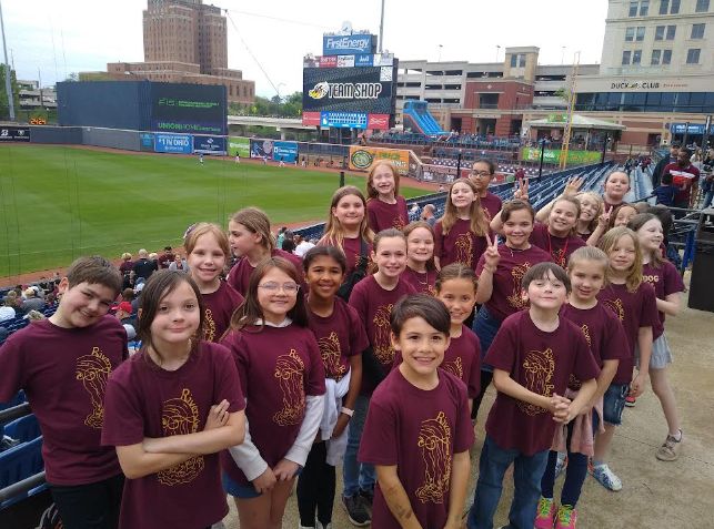 Check out our Riverview Rockers (maroon shirts) from Friday, May 3 and the Indian Trail Trailblazing Ambassadors (gold shirts) from Friday, May 4! Both amazing groups got to sing at the Akron RubberDucks games! #BulldogPrideCitiesWide @AkronRubberDuck