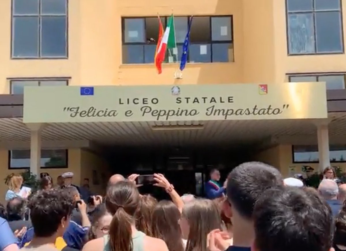 Il liceo Savarino di Partinico ieri, 14 maggio 2024, è stato  intitolato a Felicia e a Peppino Impastato.  

Finite le polemiche, nel migliore dei modi!

Onore a Felicia e a Peppino Impastato!

#partinico  #FeliciaImpastato  #peppinoimpastato