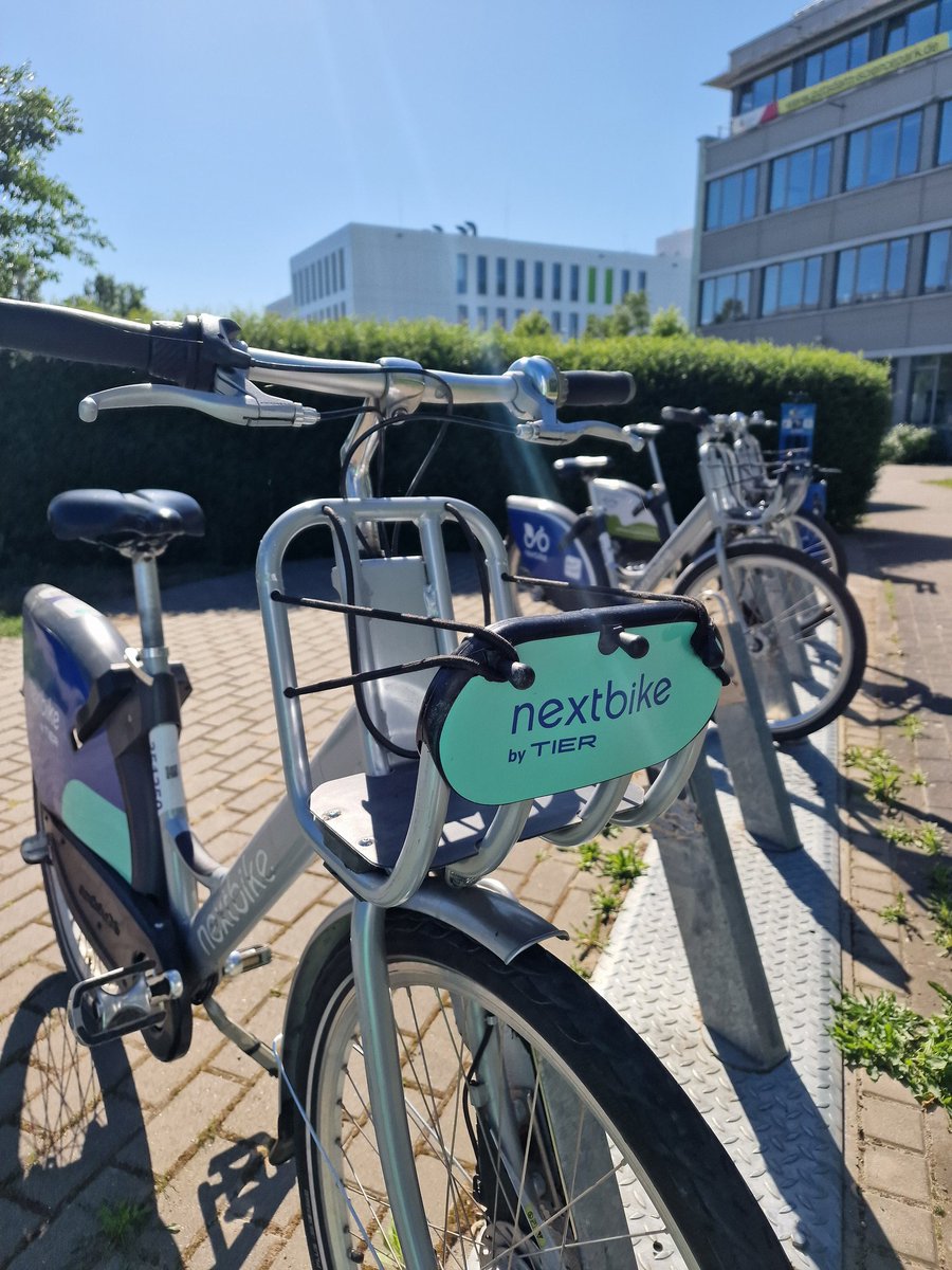 Summer in Potsdam is always a great opportunity for our cyclists at the #SciencePark to get back into shape 🚴‍♂️🚴‍♀️ and with Potsdam's beautiful #cycling paths all newcomers will certainly enjoy the scenic routes! ☀️

#cyclingtoscience #welivescience #rentabike #Golm #Potsdam