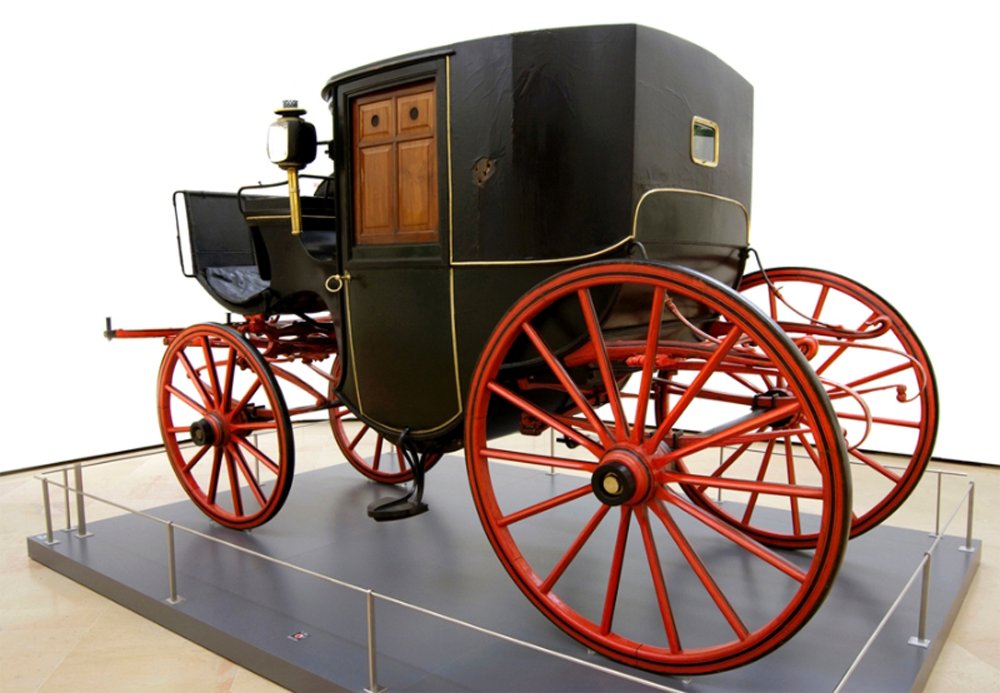 EL ATENTADO CONTRA PRIM. Esta es la Berlina Cupé (coche de caballos) donde el General Prim (1814-1870) sufrió mortal atentado. Se encuentra expuesta en el Museo del Ejército. #IHCM #MuseodelEjército #HistoriaMilitar #EjércitodeTierra #Historia