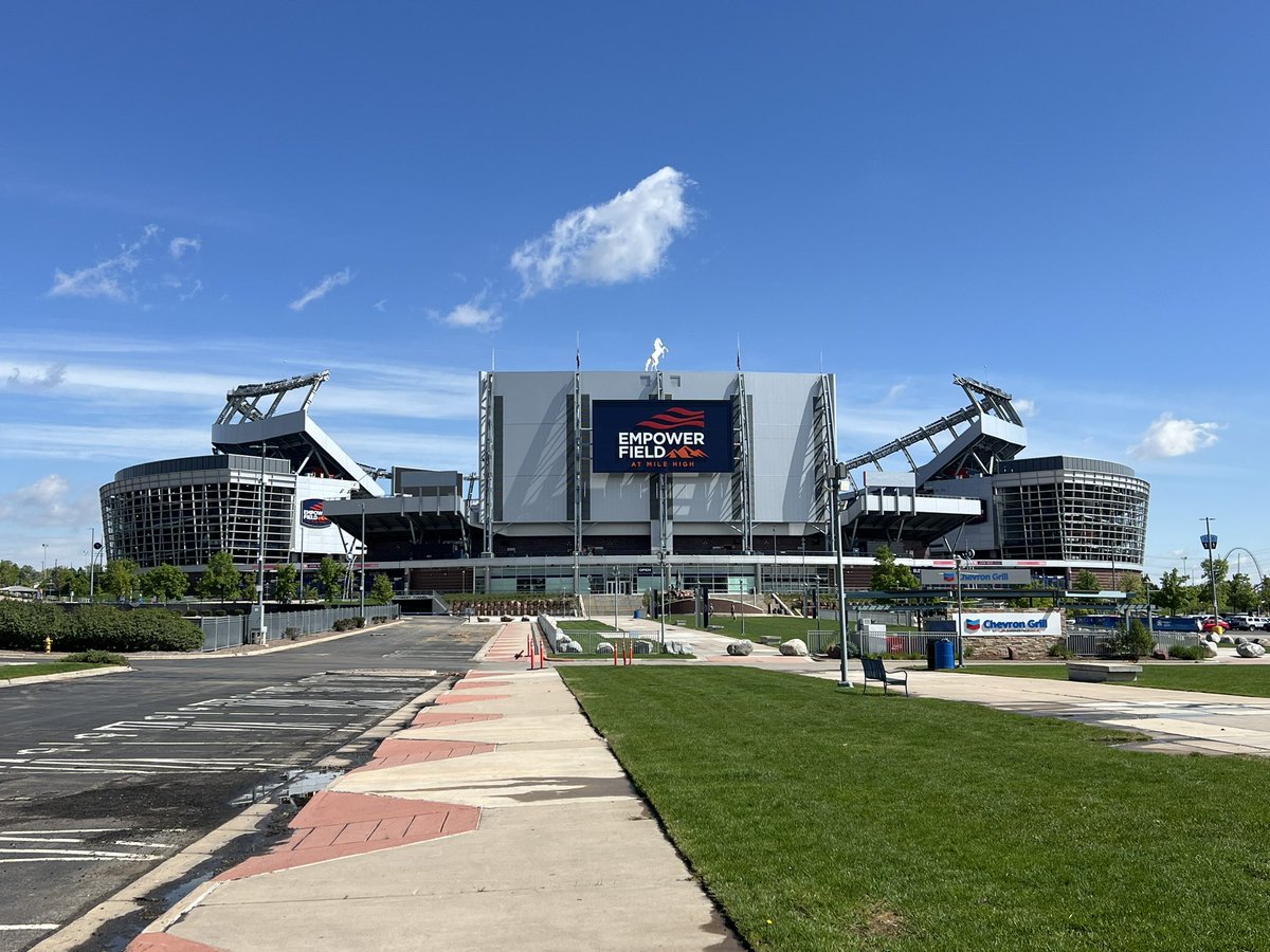 Broncos tickets go on sale TODAY!

The Broncos will release a limited number of single-game tickets for the 2024 season after the team announces this year's schedule at 6 p.m. #BroncosNation 

Details —> kdvr.com/sports/denver-…