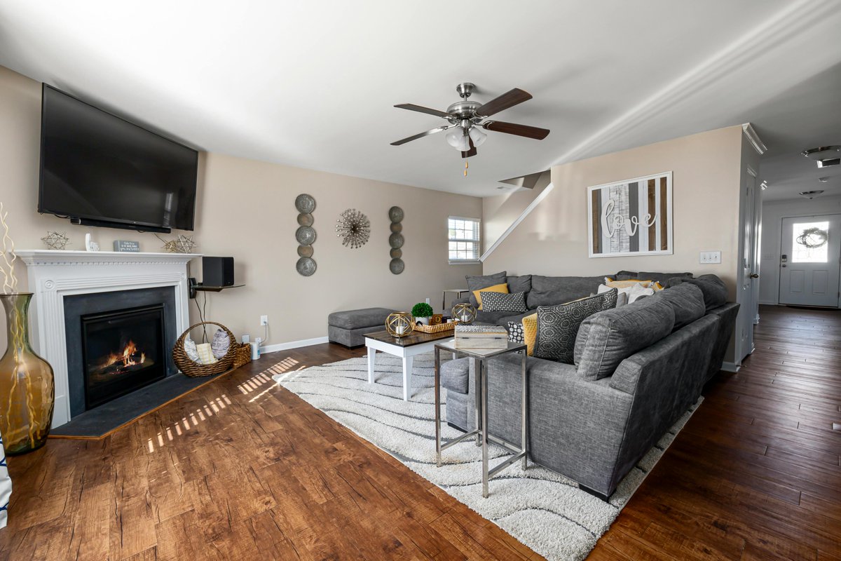 Create a cozy corner in your living room with an inviting sectional sofa and oversized throw pillows. It's the perfect spot for lounging and entertaining.

#LivingRoom #CozyCorner #LivingRoomDecor #SectionalSofa #CozyLiving #HomeStyling #InteriorDesign #HomeDecor #FamilyTime