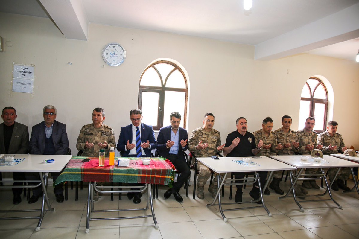 13.05.2024 tarihinde Van Çatak Belbuka Askeri Üs Bölgesinde görevli iken yıldırım çarpması sonucu şehit olan Güvenlik Korucusu Şehit Çetin ŞEYLAN'ın taziyesine katıldı.

Şehidimize Allah’tan rahmet; ailesine, yakınlarına ve milletimize başsağlığı dileriz