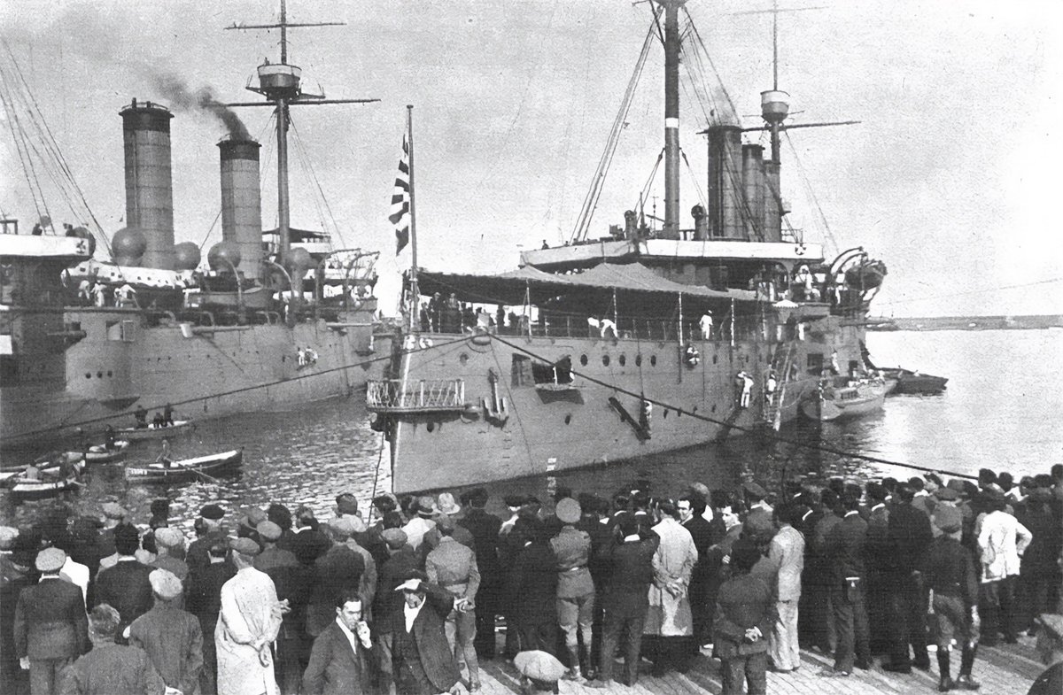 1/7 Un día como hoy de 1934 llegaron unos ilustres visitantes de oriente, se trataba de los cruceros acorazados japoneses Asama e Iwate que estaban realizando un crucero de instrucción.