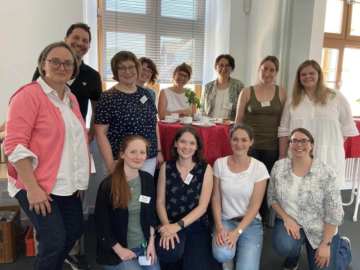 More #visibility for infection researchers on #socialmedia: In a #workshop with Katja Flieger from "Medientraining für WissenschaftlerInnen", at <a href="/rki_de/">Robert Koch-Institut</a> our researchers were given the tools for proper networking today. We are looking forward to your future contributions! 💜⚡️