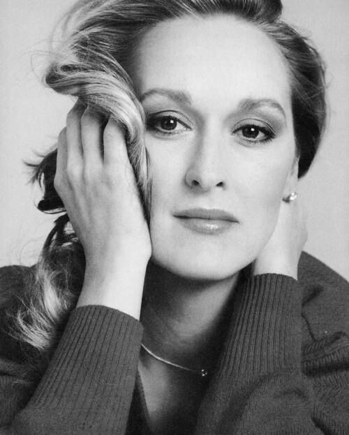 Dobbiamo ringraziare..di essere usciti indenni dalle avventure..quelle reali e quelle sognate..la realtà..di un'intera vita umana non rappresenta la sua più Intima Verità E nessun sogno..è soltanto un sogno Arthur Schnitzler #natioggi #goodnight #Raccontodellasera Meryl Streep