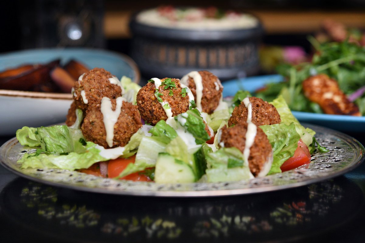 #Falafel goes great with #WineWednesday 🍷🧆 We look forward to seeing you today! tabule.ca #SupportSmallBusiness #TabuleMiddleEastern