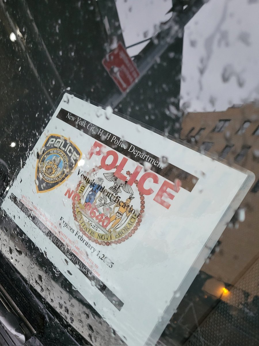 This SUV was using a @NYCHospitalPol1 #FakePlacard to park illegally in a No Standing zone. Sure, that's a felony crime. @NYPDTransport calls it a 'courtesy.' #PlacardCorruption #NYPDSoftOnCrime #CultureOfCorruption