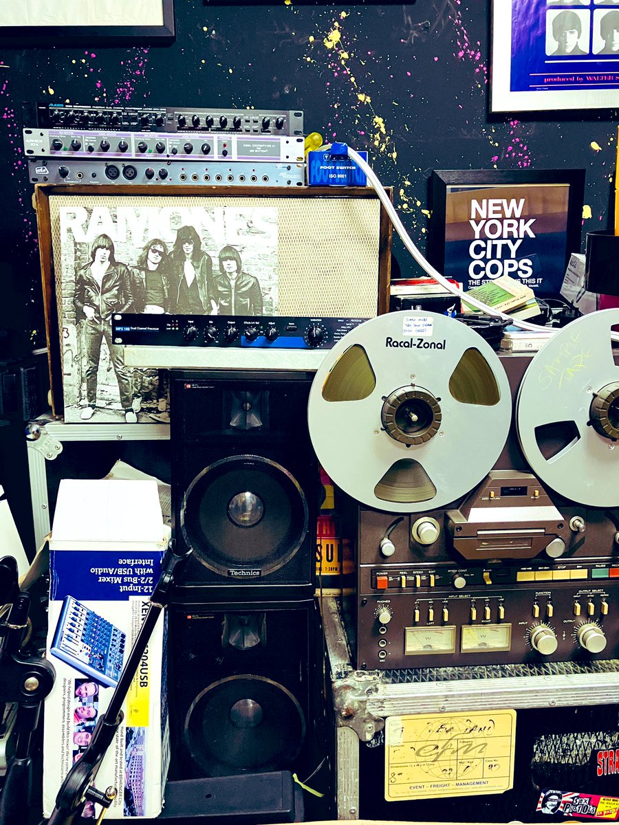 @simplemindscom @brucerisk Reel to reel high speed of New Gold Dream, reported to have been owned by Mick McNeil. In Blitzkreig record shop, London Road at the Barras. The owner got it as a birthday gift. A prized possession. #simpleminds #newgolddream #blitzkreigrecords #glasgow