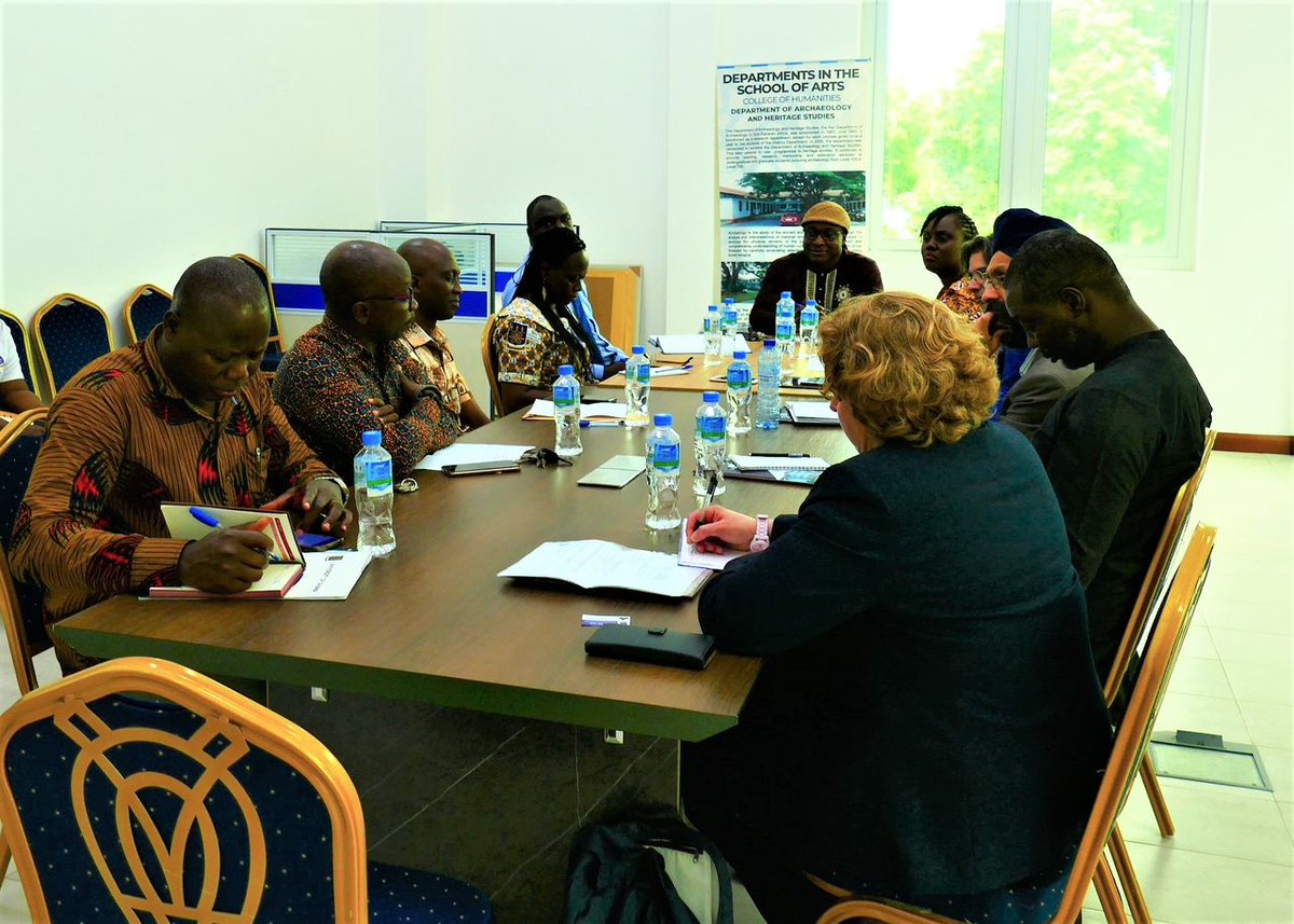 The School of Arts held a meeting with a delegation from the University of Leeds, chaired by Prof. Wazi Apoh. Discussions explored potential collaborations in History, Religion, Philosophy and Fine Arts, including faculty and student exchanges. #UGIS75 #IntegriProcedamus