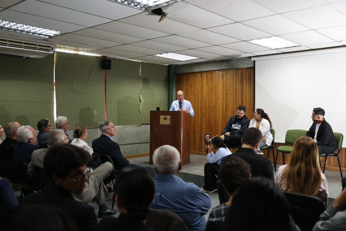 Amigos, hoy tuve la oportunidad de conversar con la comunidad UCVista, de la que con orgullo formo parte. Quiero compartirles algunas reflexiones que realicé en mi alma mater: #UCV