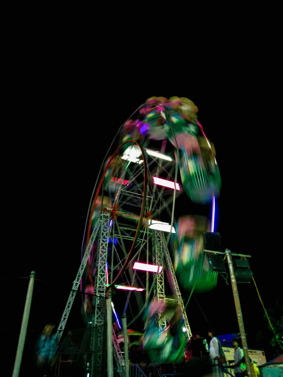 #giantwheel #festival #FunTimes #funride #lights #nightlight #PHOTOTIME #photographylovers #mobile #vivo #Lightroom #edit #streetphotography #longexposure