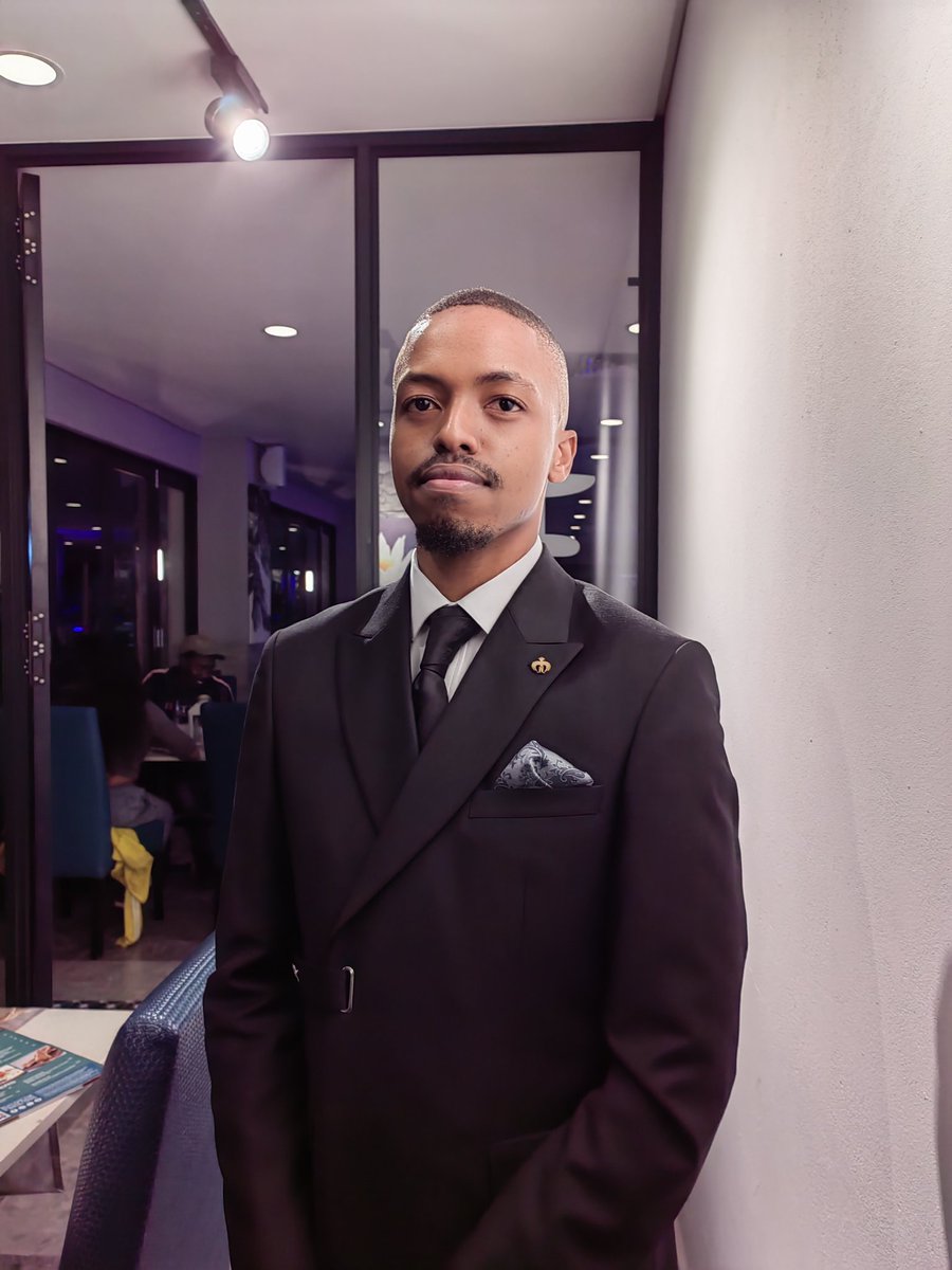 UltraThomson's tweet image. The Grad fit was 🥶❄️