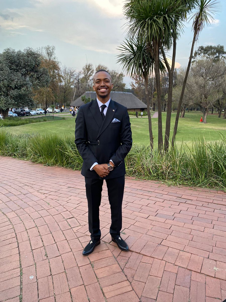 UltraThomson's tweet image. The Grad fit was 🥶❄️