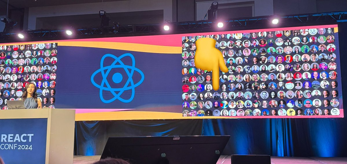 One year ago I did my first contribution to @reactnative and I became the youngest ever contributor, today my avatar was at the React Conf Keynote! 😍