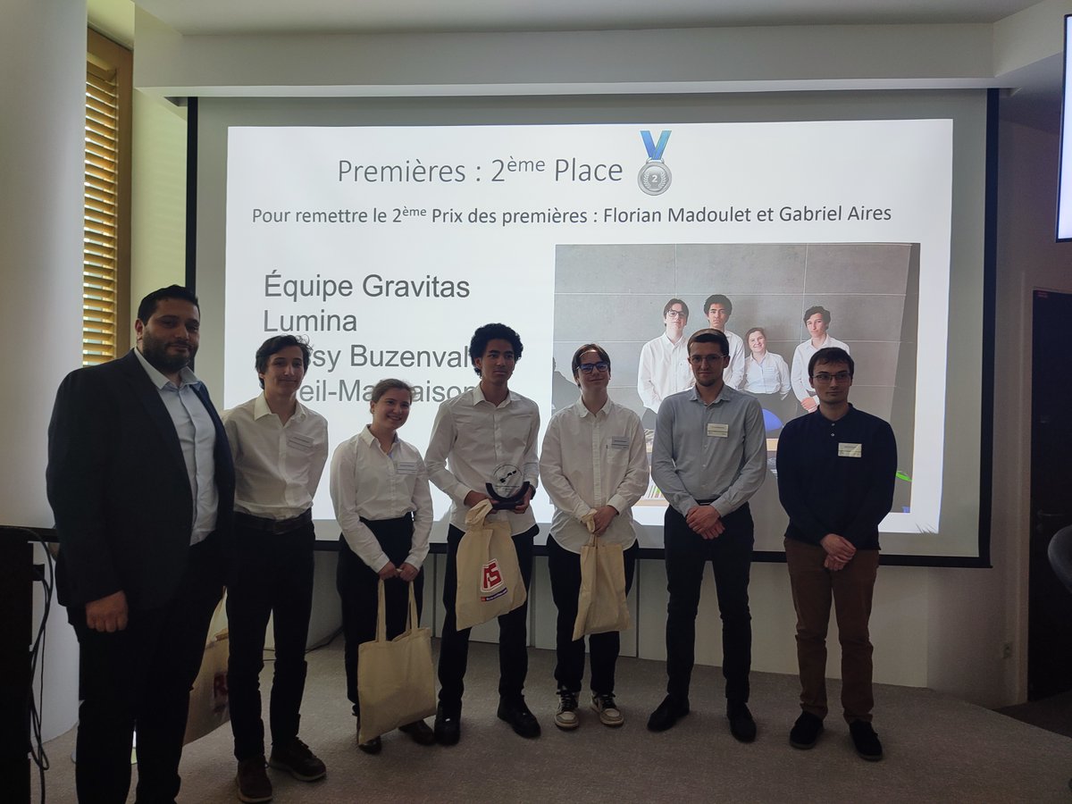 2ème place 🥈 aux #OlympiadesSI de l'académie de Versailles <a href="/acversailles/">Académie de Versailles</a> (concours des premières) pour les élèves du lycée Passy-Buzenval <a href="/lasallefrance/">LA SALLE FRANCE</a>  de <a href="/villederueil/">Rueil-Malmaison</a> avec le projet Gravitas Lumina 
Bravo ! 👏
