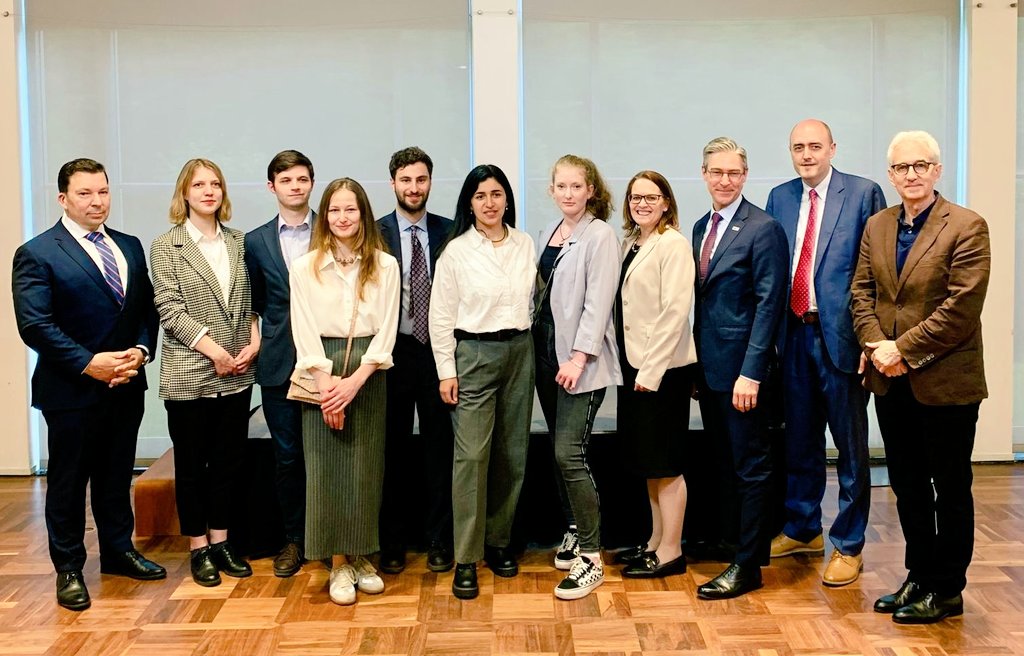 Ambassador Stašek hosted Václav Havel Journalism Fellows in collaboration with @RFERL and @NEDemocracy. The annual visit underscores the enduring partnership between @CzechMFA and RFE/RL, fostering a strong bond in support of democracy and human rights. 
#PressFreedom