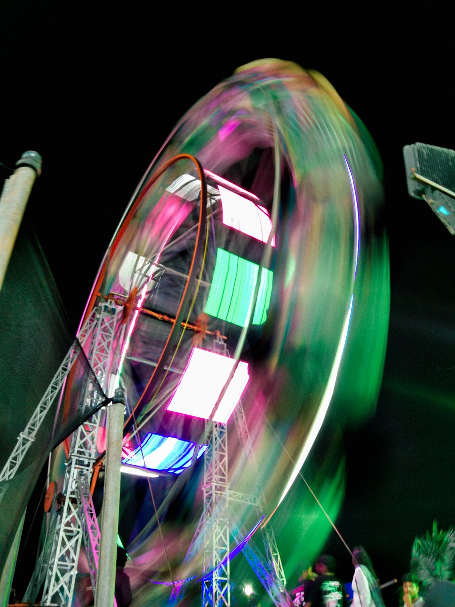 #giantwheel #festival #FunTimes #funride #lights #nightlight #PHOTOTIME #photographylovers #mobile #vivo #streetphotography #longexposure #Lightroom #lightroomedit