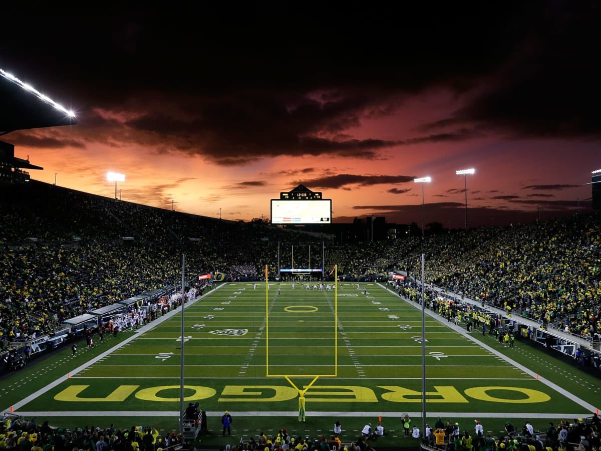 After a great conversation with @DrewMehringer I am blessed to receive an offer to the University of Oregon @CoachDanLanning @oregonfootball @BWestFball @RobStantonr @CoachDanWatson
