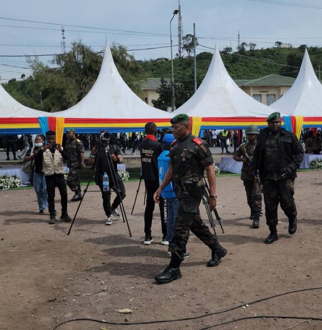 #Congo 🇨🇩 L’insulte au delà du crime … Muyaya s’est pointé avec les tueurs des Congolais… pour cracher sur leurs tombes. … tout compte fait, il fait partie lui-même des tueurs, il se couvre lui et la bande à Tshisekedi @Presidence_RDC