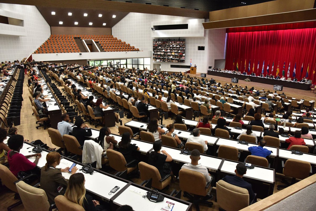 Extraordinaria concurrencia, en número y calificación profesional, de participantes en la sesión inaugural del XI Encuentro Internacional Justicia y Derecho, organizado por el @TSupremoCU. #Cuba #JusticiaEfectivaYTransparente