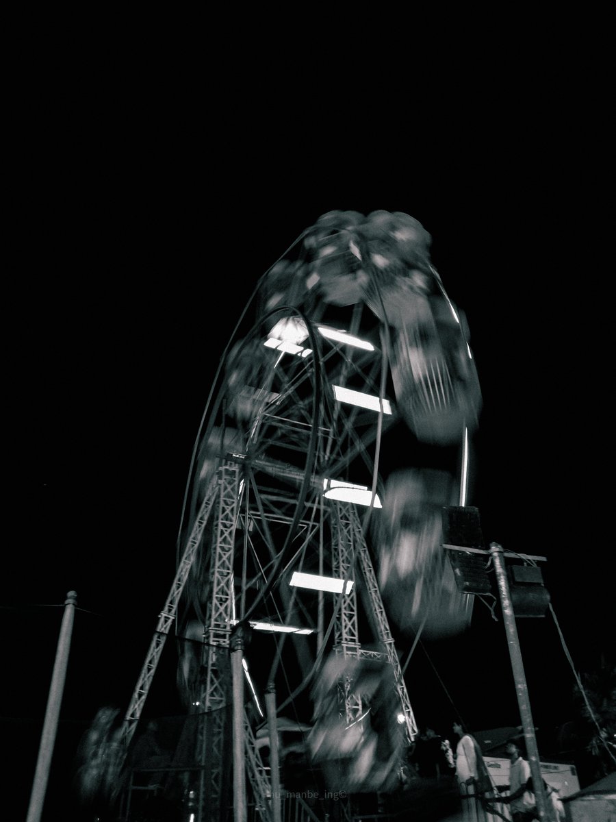 #giantwheel #festival #FunTimes #funride #lights #nightlight #PHOTOTIME #photographylovers #mobile #vivo #streetphotography #mobilephotography #kerala #vypin #blackandwhite #blackandwhitephotography #Lightroom #edit #kochi #welovekochi
