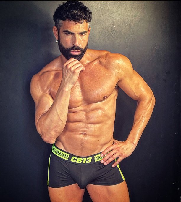 Watch D.O. 🇦🇷🇺🇸🇪🇸🇬🇧's leaked NSFW photo on TwXstars