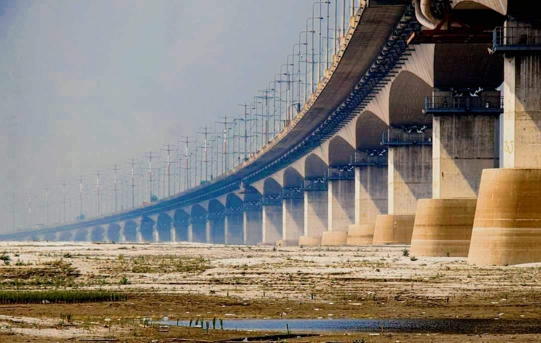 দাদা বাবুদের কল্যাণে পানি শূন্য যমুনা
এমন বন্ধু থাকলে শত্রুর দরকার হয়না।