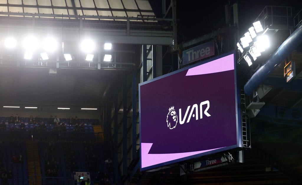 🚨 Premier League clubs to vote on proposal to scrap VAR from next season as per @David_Ornstein Any rule change needs 2/3s majority (14 of 20 members) to pass.