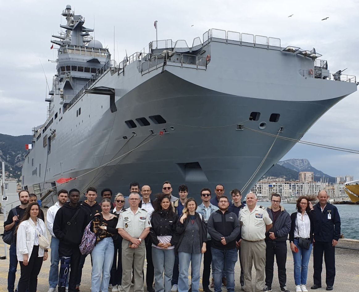 Hier ce sont 22 étudiants d’@univamu qui ont pu bénéficier d’une visite exceptionnelle de la base navale de Toulon. Je suis très fier de ce partenariat avec le monde de l’enseignement supérieur établi en zone Sud qui renforce l’esprit de défense de nos étudiants 🇫🇷