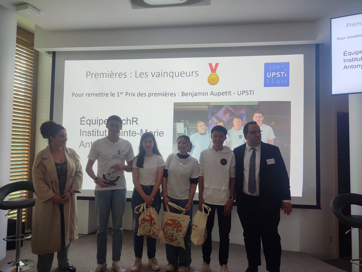 L'équipe de l'institut Sainte-Marie d'Antony <a href="/VilleAntony/">Ville d'Antony</a>  remporte le concours des premières des #OlympiadesSI de l'académie de Versailles <a href="/acversailles/">Académie de Versailles</a> avec le projet TechR sur le thème de l'ingénierie au service des enjeux énergétiques.
Bravo à cette équipe très dynamique !