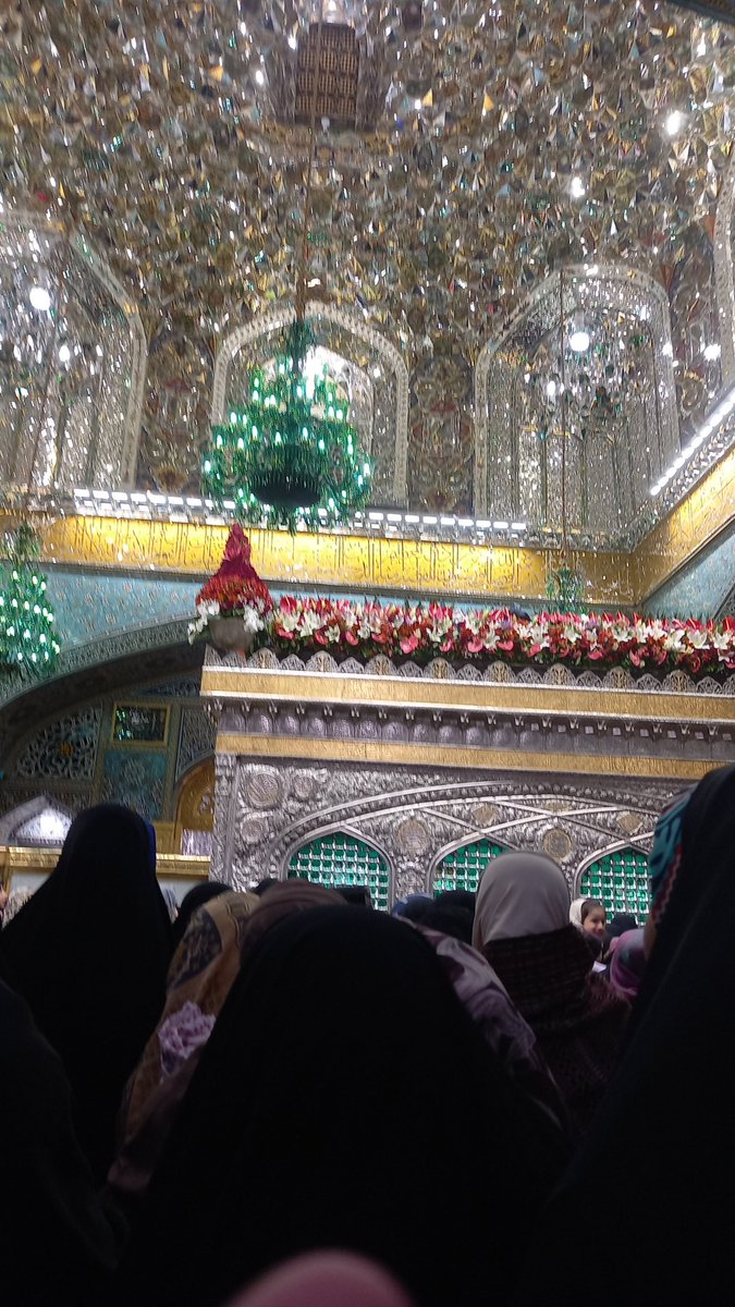 ز آستان رضا سرخط امان دارم
رخ نیاز بر این پاک آستان دارم
اگر چه کم زغبارم، به شوق نکهت گل
همیشه جای، در این طرفه بوستان دارم
ز تیر حادثه مرغی شکسته بال و پرم
درین چمن به صد امید آشیان دارم
ولادت امام رضا و دهه کرامت مبارک
#برکت_ایران
#پناه_هشتم