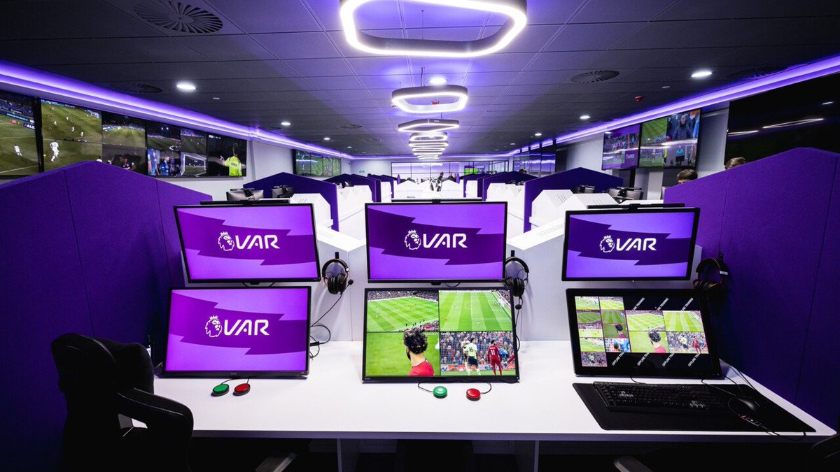 🚨 𝗕𝗥𝗘𝗔𝗞𝗜𝗡𝗚: Premier League clubs are set to vote on a proposal to SCRAP VAR from next season.

(Source: @David_Ornstein)