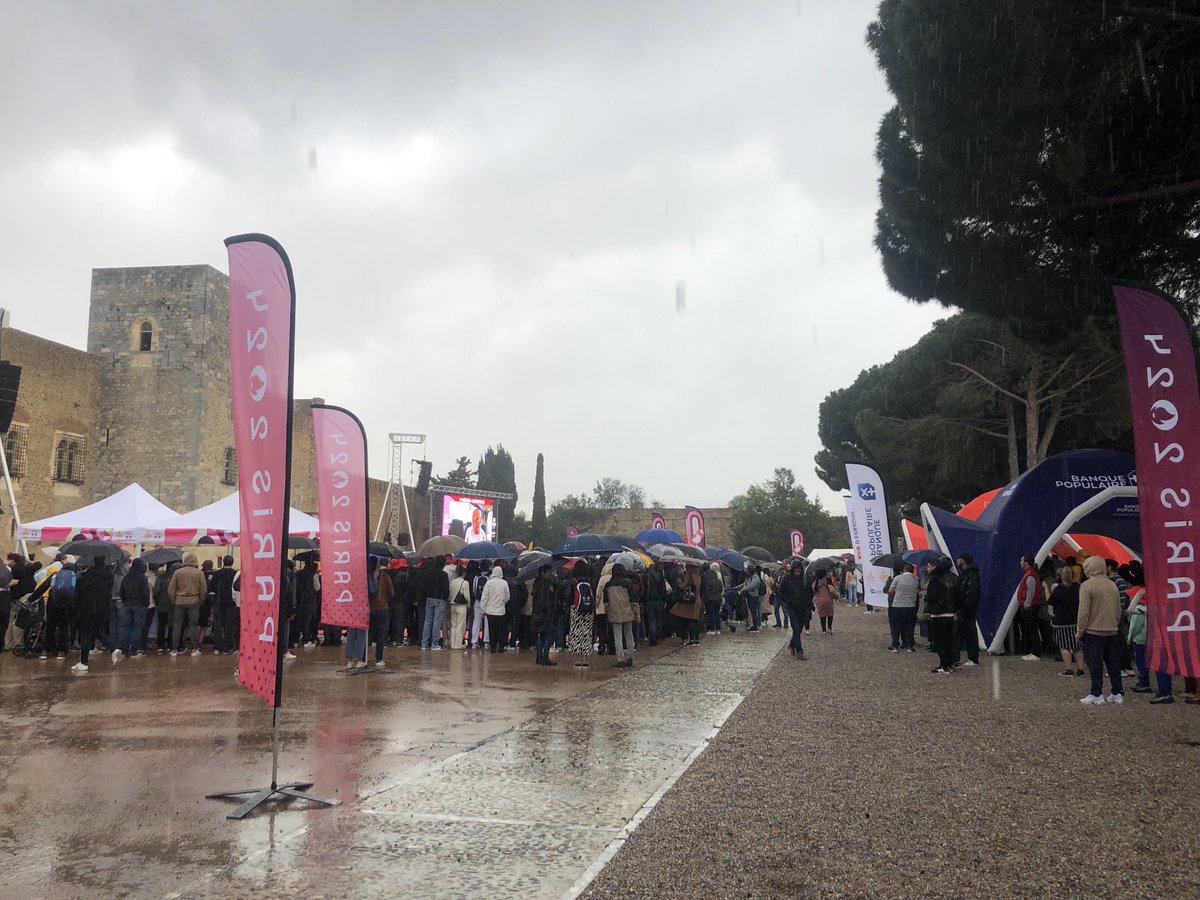 La #flammeolympique ramène la pluie dans les #PyreneesOrientales On l’a remercie ce soir☔️ 😉#Paris2024