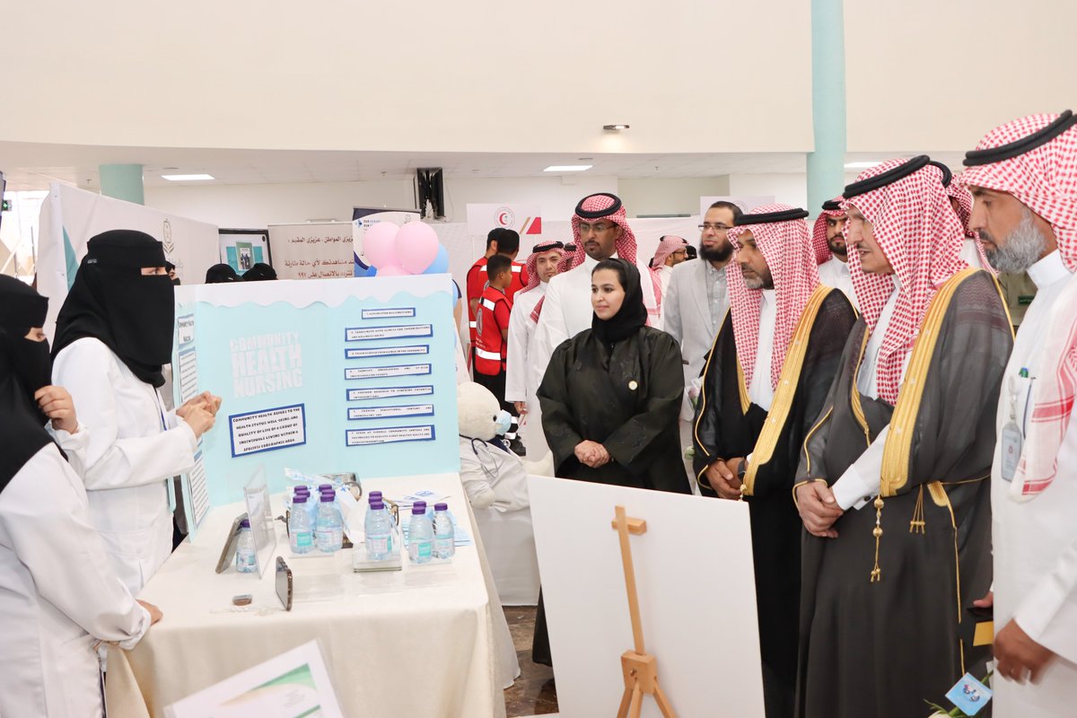 umajmaah's tweet photo. وكيل #جامعة_المجمعة للدراسات العليا والبحث العلمي يرعى انطلاق فعاليات #اليوم_العالمي_للتمريض بكلية التمريض بالجامعة ، وذلك بحضور رئيس مركز حوطة سدير ، ورؤساء الجهات الحكومية ، والمهتمين بمجال التمريض.
