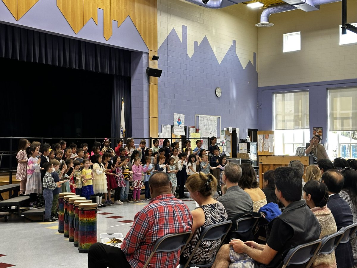 LexPerformArts's tweet image. FABULOUS job to the Harrington kindergarten for their spring concert and our Bowman 1st grade for their operetta! THIS is why the arts matter - it brings out the best in us! Congrats Mr. Stephan, Ms. London, &amp;amp; Ms. Skumin! @lexingtonsuper @NotesByMrsC @CorduckJenny @Hawk_Principal