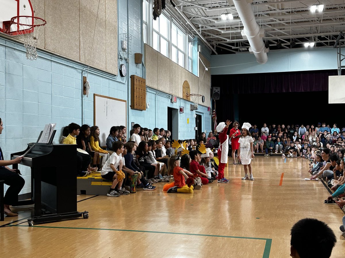 LexPerformArts's tweet image. FABULOUS job to the Harrington kindergarten for their spring concert and our Bowman 1st grade for their operetta! THIS is why the arts matter - it brings out the best in us! Congrats Mr. Stephan, Ms. London, &amp;amp; Ms. Skumin! @lexingtonsuper @NotesByMrsC @CorduckJenny @Hawk_Principal