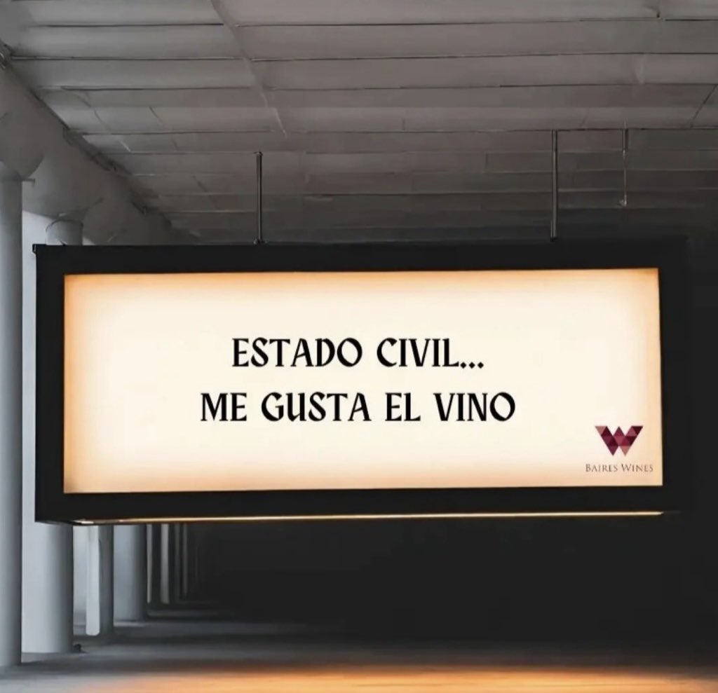 “Quédate con quien tenga vino … que al final, problemas van a tener todos.” 🍷 #winelovers #WineWednesday